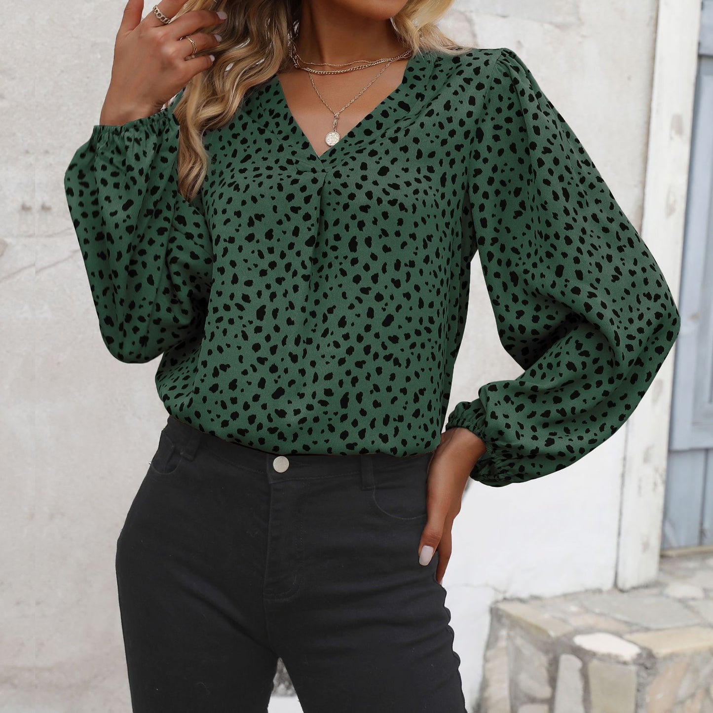 Stylish Autumn and Winter Commuter Wind Top: Long Sleeve V-Neck Design for Women