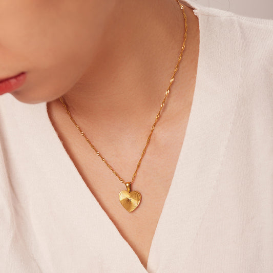 5pcs Simple Retro Inspired Love Necklace Women's 18K Gold Vacuum Electroplated Stainless Steel Heart Necklace Pendant