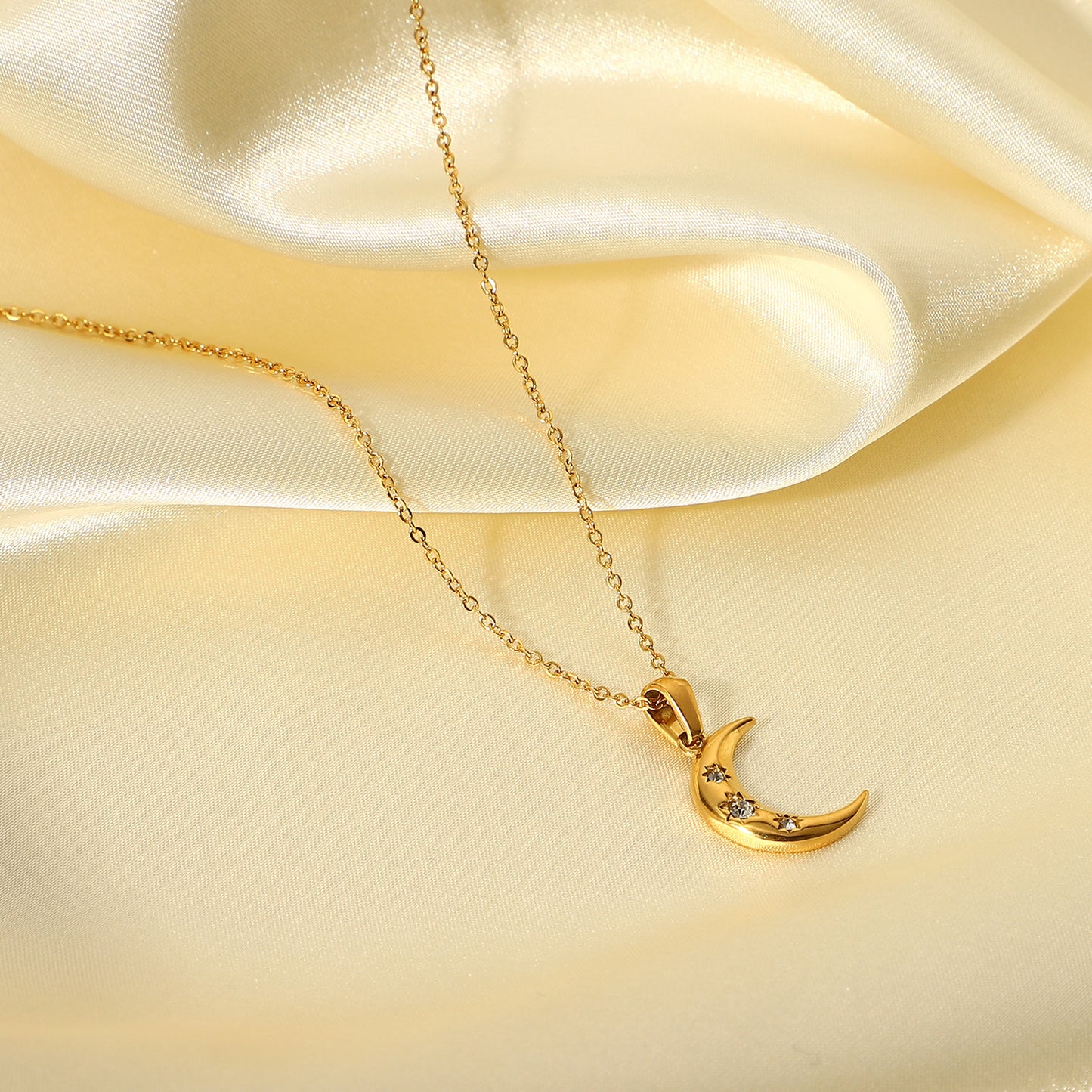 5pcs Fashion With 18K Gold-Plated Stainless Steel Inlaid With Three Zircon Moon Pendant Necklace Women