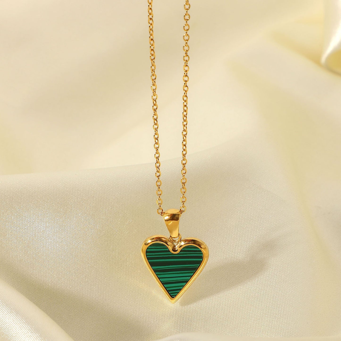 5pcs 18K Gold White Shell/Green Peacock Stone/Black Shell Love Pendant Necklace Titanium Steel Jewelry For Women