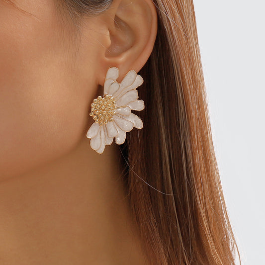 New Earrings Retro Alloy Flower Earrings Feminine Grain Flower Earrings
