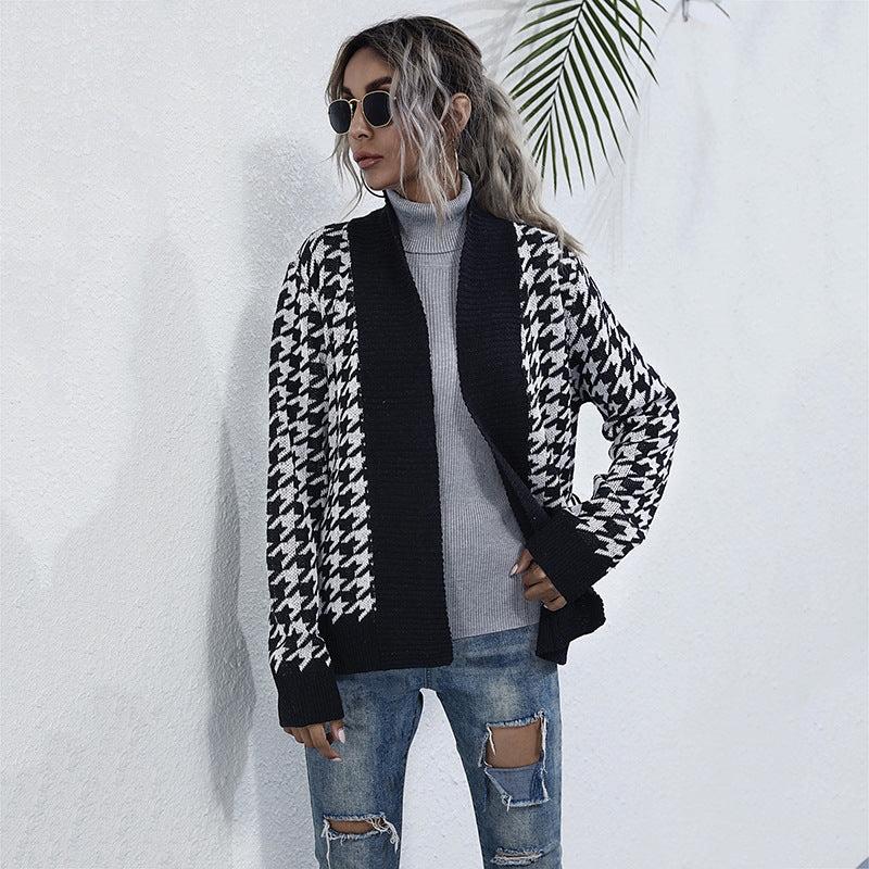 Chic Autumn Plaid Cardigan: Stay Cozy in Style with this Sweater Coat for Women