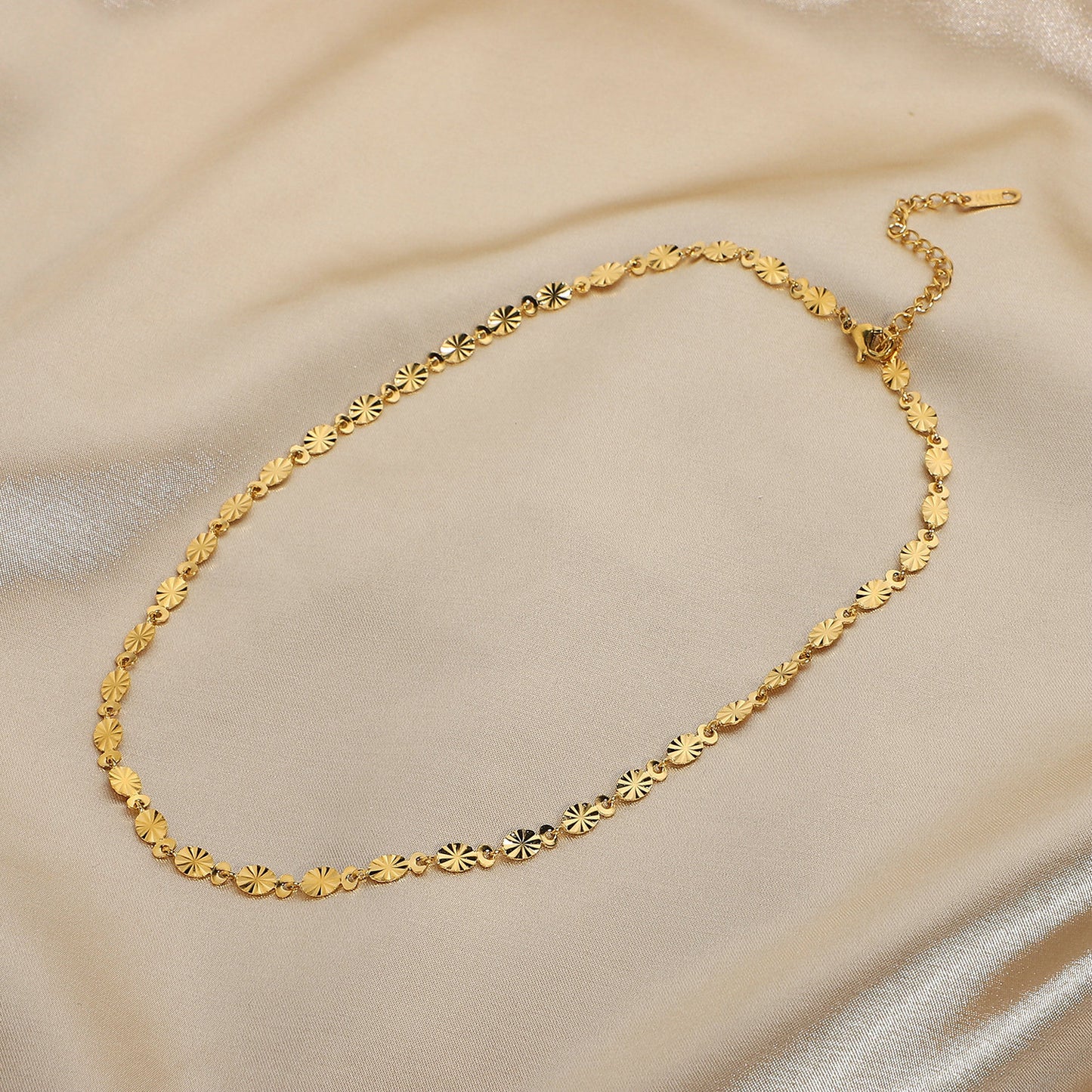 5pcs Classic Gold Oval Petal Chain Necklace Exquisite Daily Accessories Gold Plated Stainless Steel Chain Choker Necklace Women