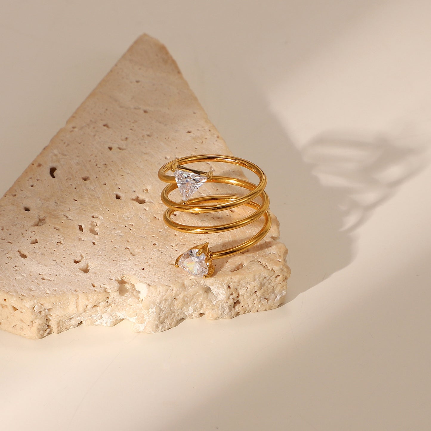 5pcs New 18K Gold Plated Spiral Triangle Zircon Ring Stainless Steel Triangle Heart Zircon Screw Ring Jewelry Female