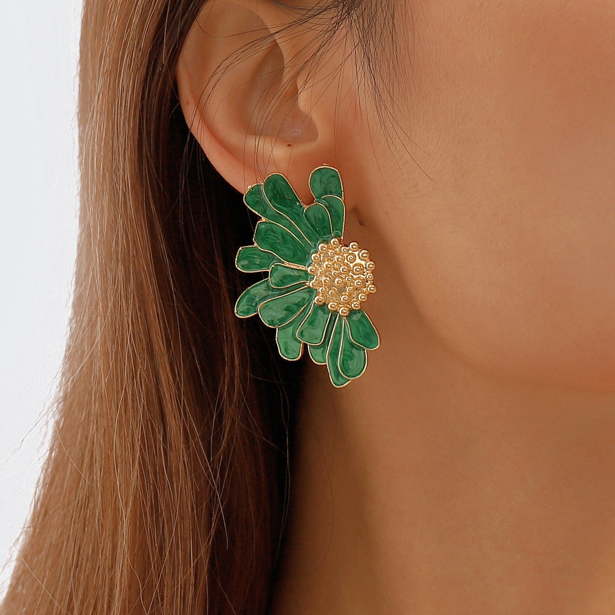 New Earrings Retro Alloy Flower Earrings Feminine Grain Flower Earrings