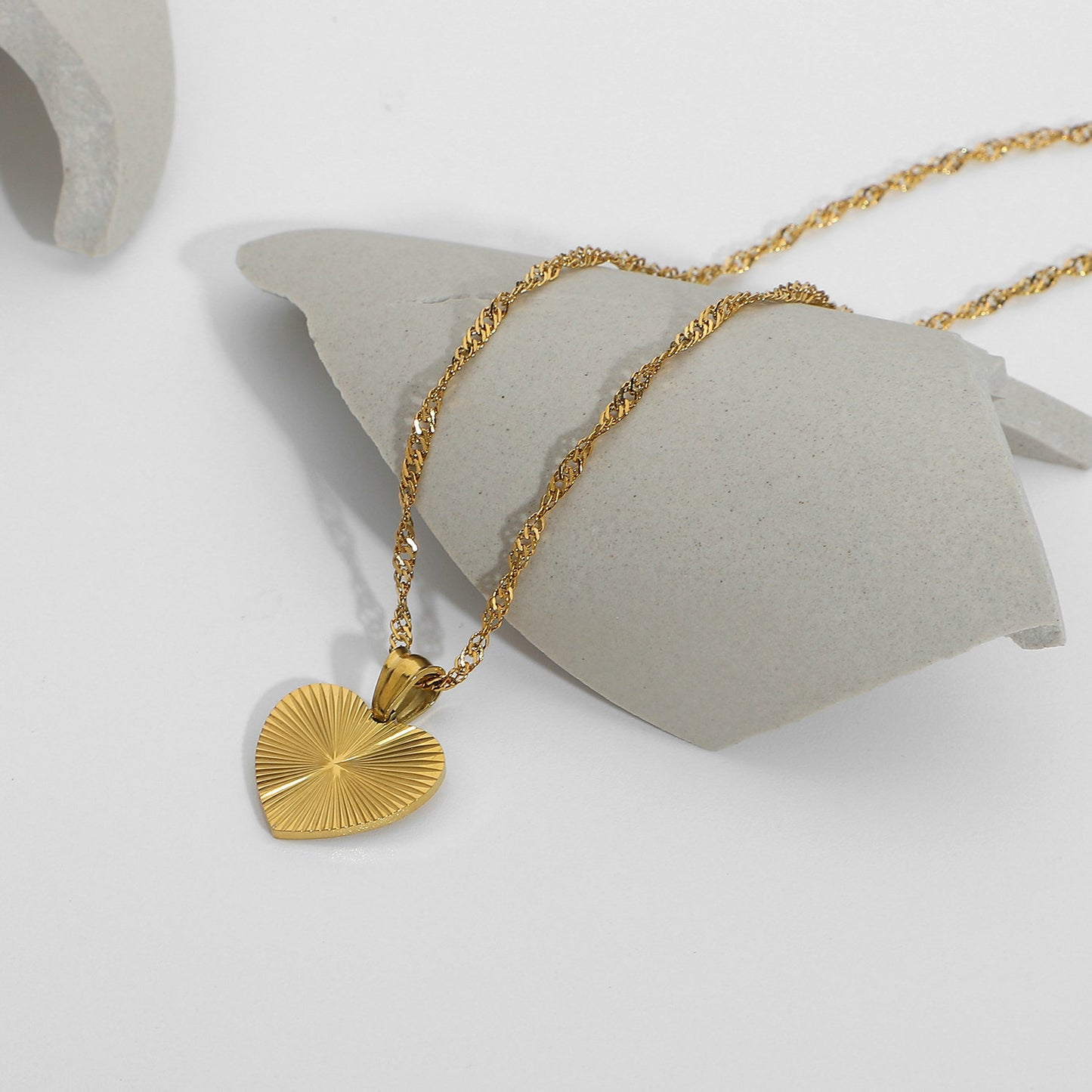 5pcs Simple Retro Inspired Love Necklace Women's 18K Gold Vacuum Electroplated Stainless Steel Heart Necklace Pendant