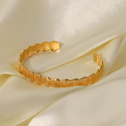 5pcs Women's Titanium Steel Bracelet Stainless Steel 18K Gold Plated Open Bracelet Fashion Jewelry Shell Bracelet For Women