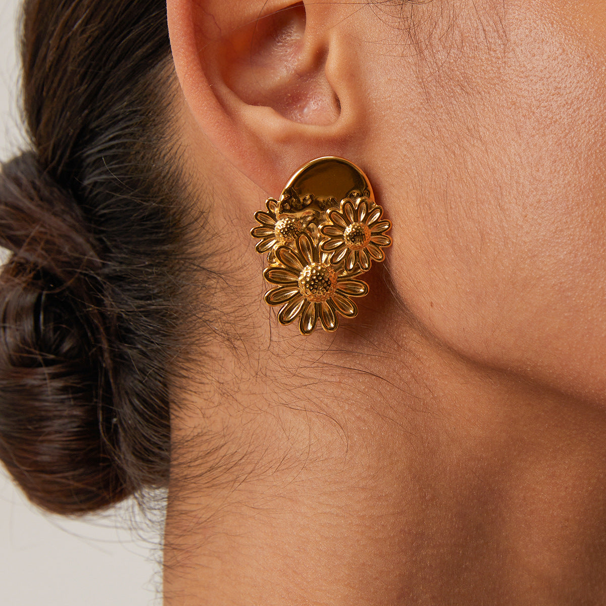 5pcs 18K Gold Stainless Small Daisy Earrings Maillard Light Luxury Small Luxury Flower Earrings