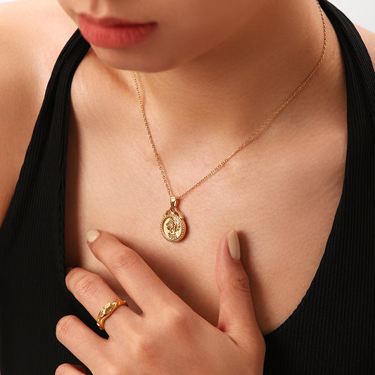 5pcs Stylish 18K Stainless Steel Double-Sided Three-Dimensional Relief 1901 Queen Elizabeth Head Coin Pendant Necklace