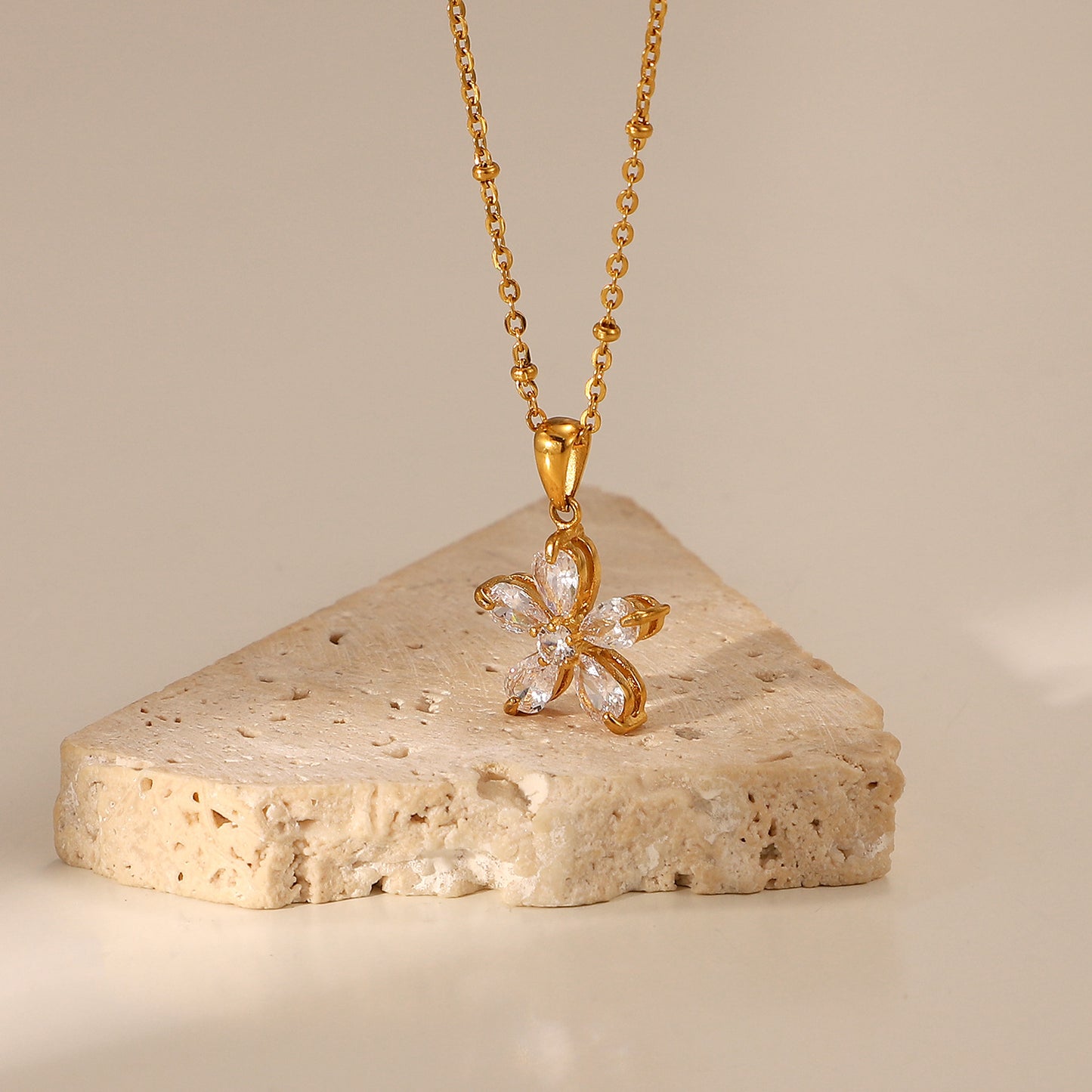 5pcs New Flower Necklace 18K Gold Plated Stainless Steel 16Mm White Zircon Five-Petal Flower Pendant Necklace For Women