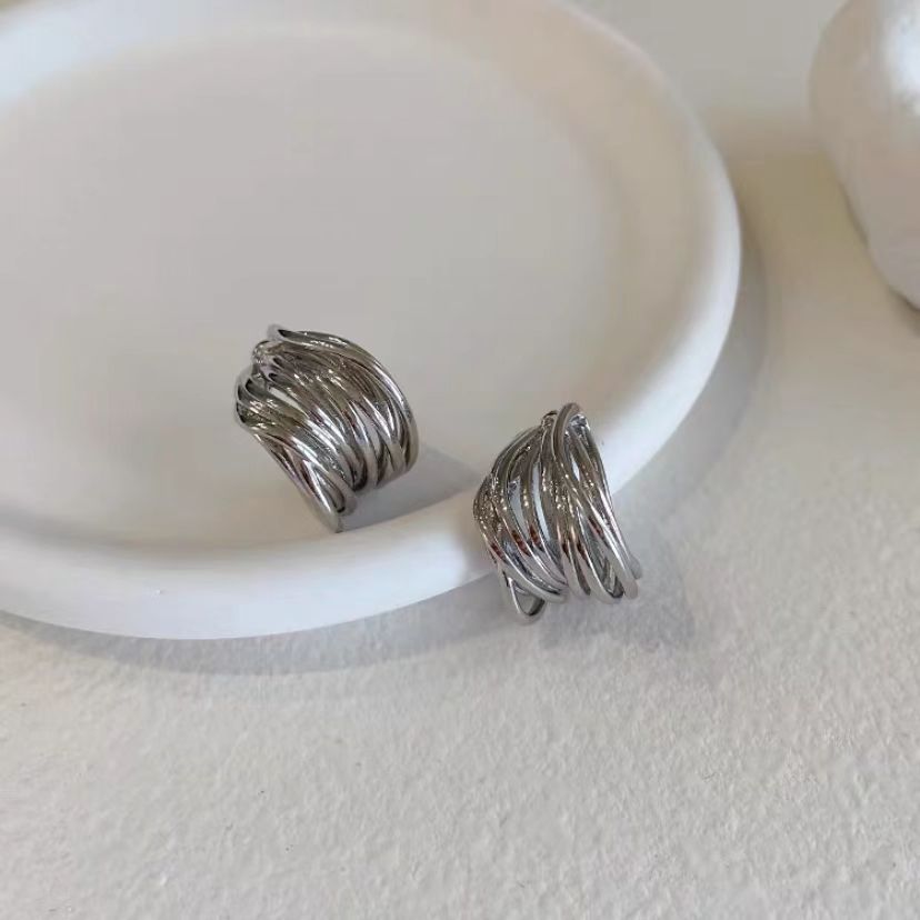 Light Luxury C-Shaped Niche Metal Heavy Industry Retro Trend New Design Sense Temperament Ear Loop Earrings